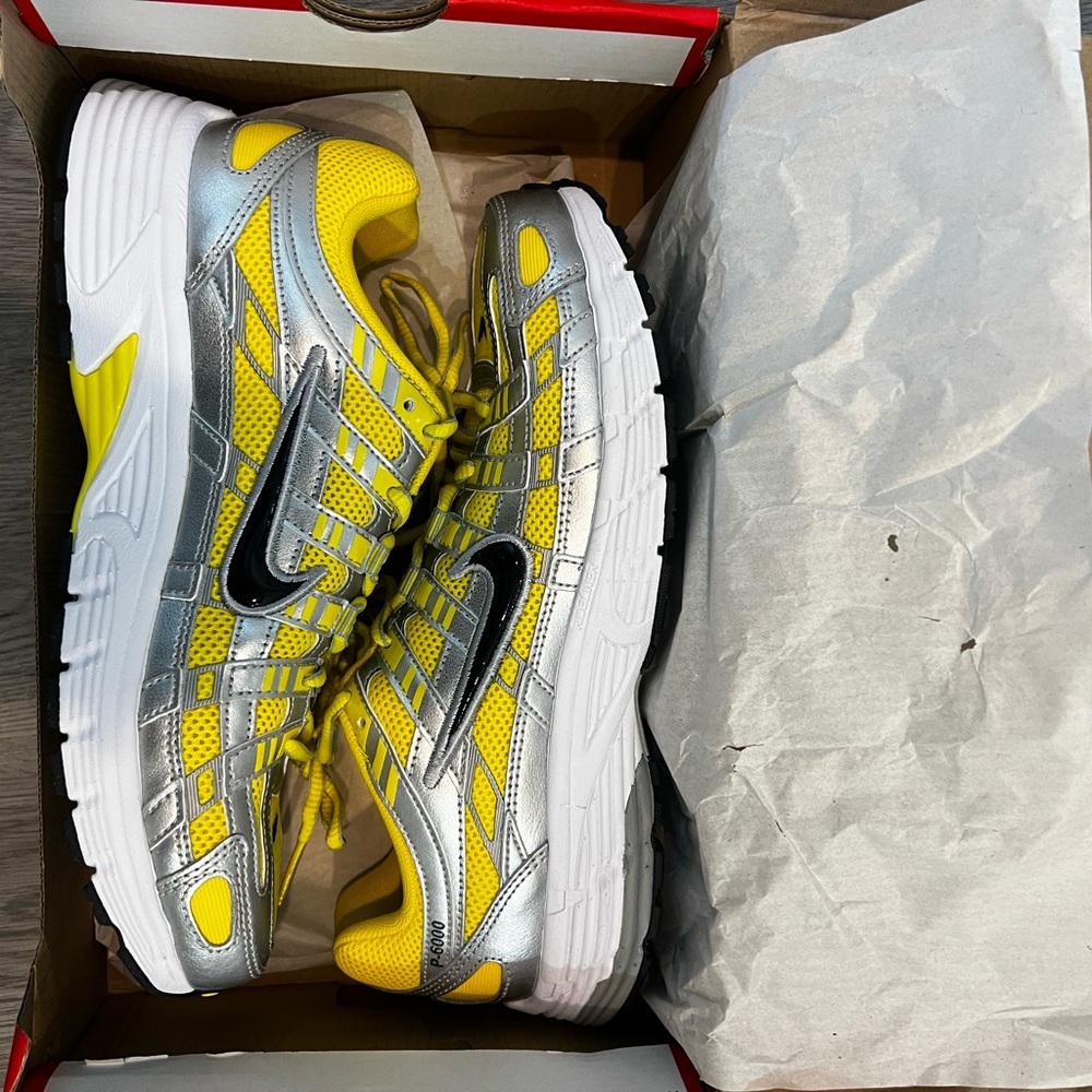 New Nike P-6000 Yellow and Metallic Silver Sneakers 9.5 Women’s - Picture 2 of 5
